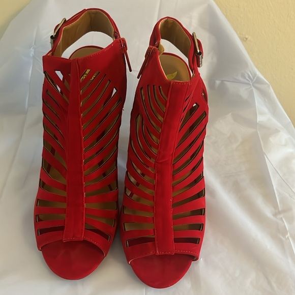 Red sandals - Picture 5 of 7